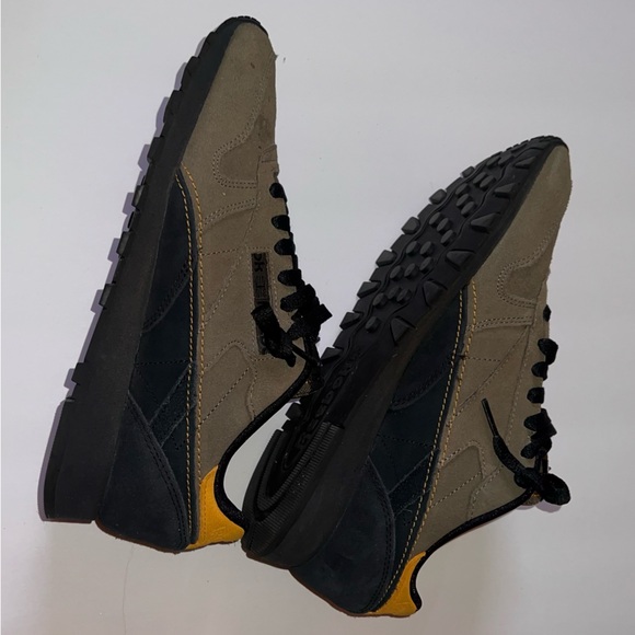 Men’s Rebook Classics - Picture 4 of 6